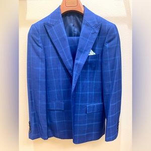 NWOT ROSSI MAN BLUE CHALK STRIPE SIZE 34S 3PC SUIT